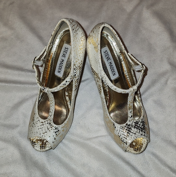 Women's high heels shoes/ STEVE MADDEN/ Color White with Gold / size 6 - Picture 2 of 7